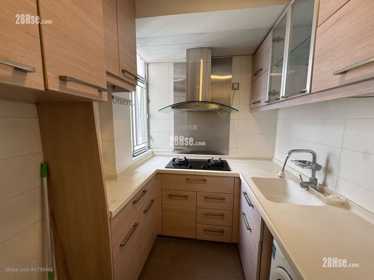 New Kwai Fong Gardens Sell 2 Bedrooms , 1 Bathroom 400 ft²