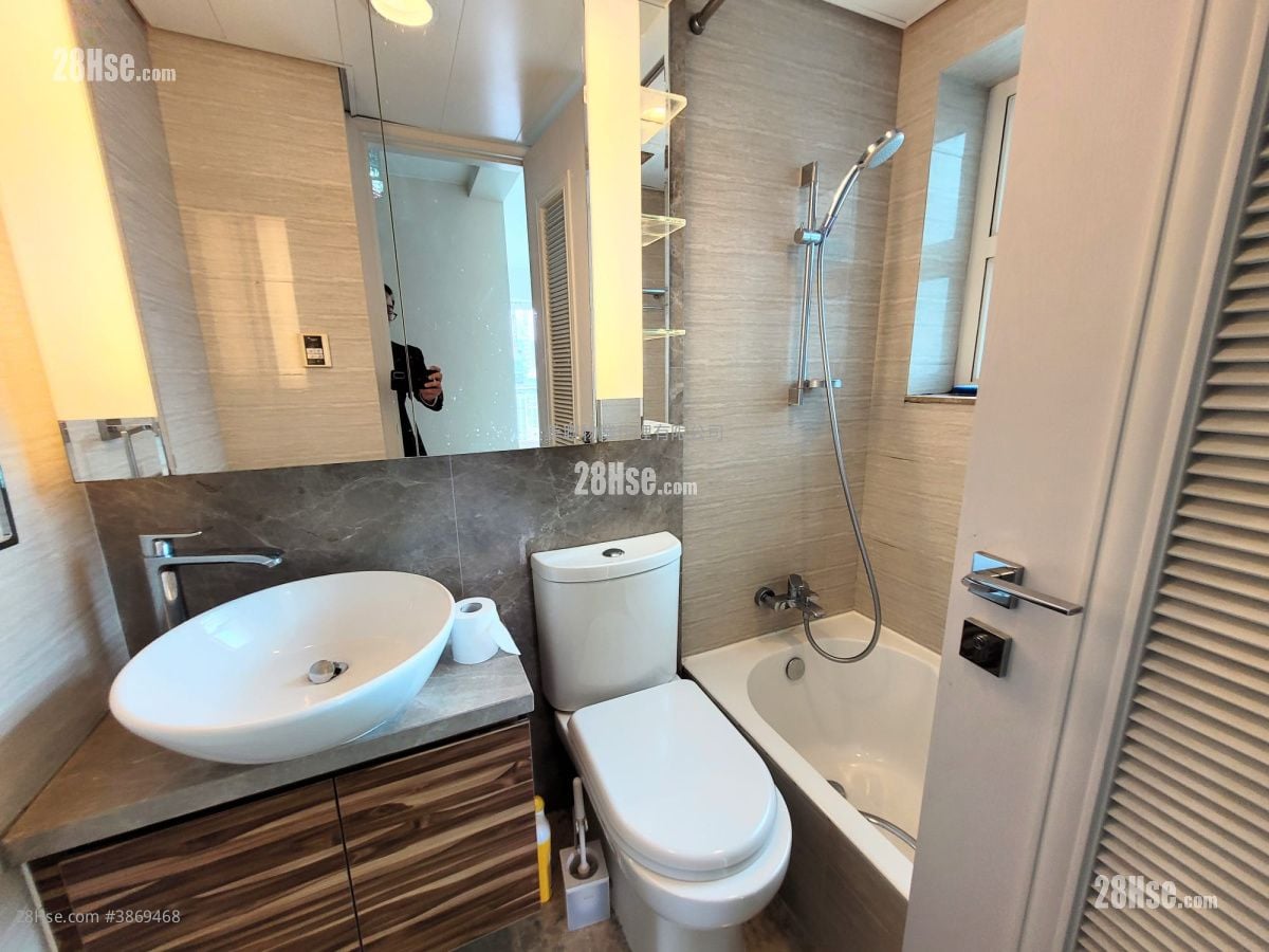One West Kowloon Sell 2 Bedrooms , 1 Bathroom 521 ft²