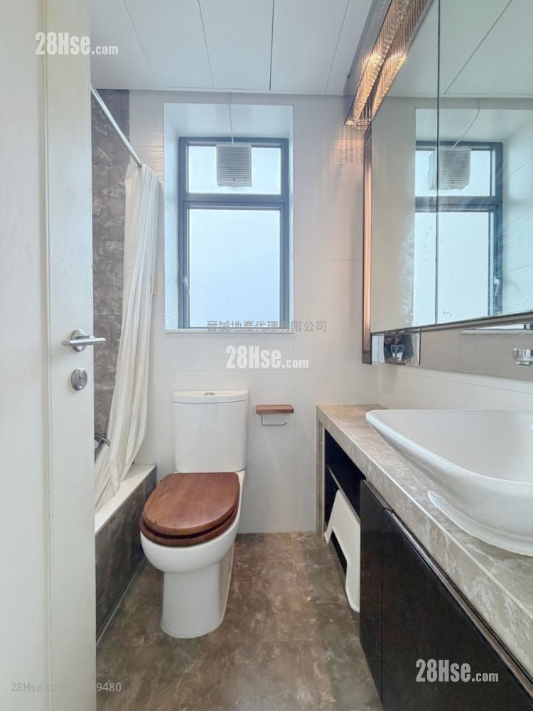 Crown By The Sea Sell 5+ Bedrooms , 3 Bathrooms 1,026 ft²