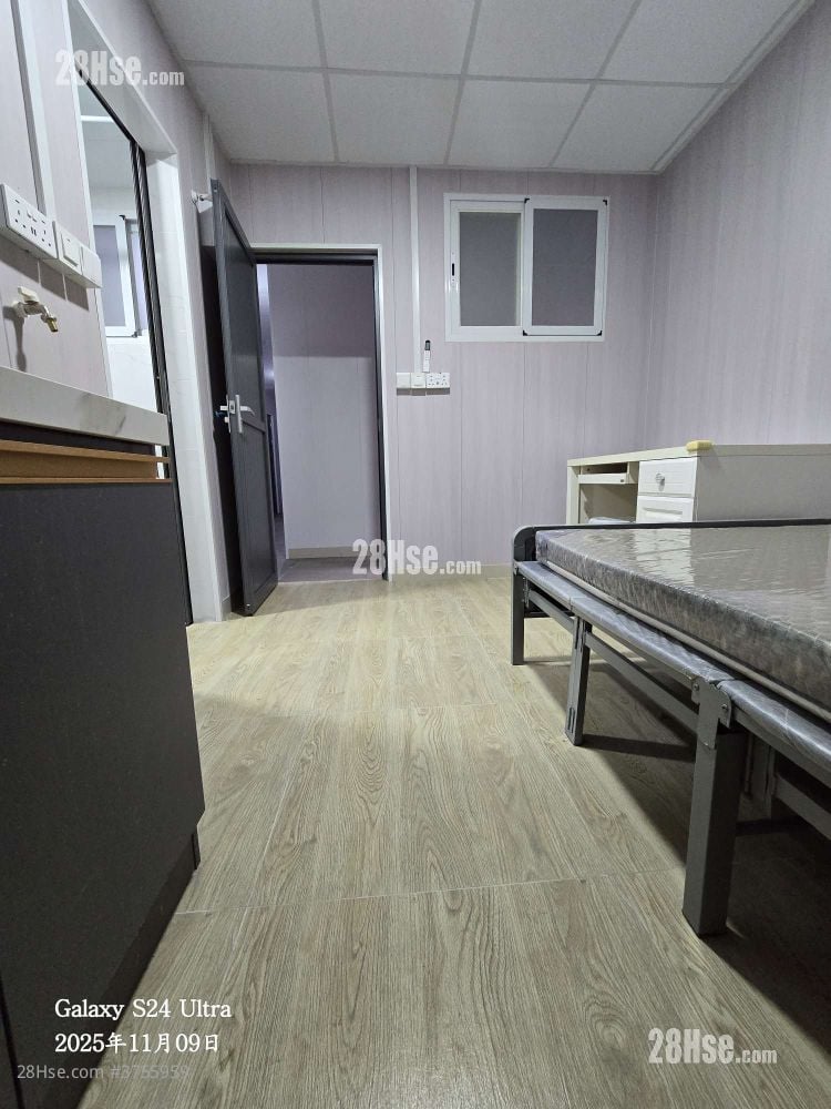 Village Rental Studio , 1 Bathroom 120 ft²