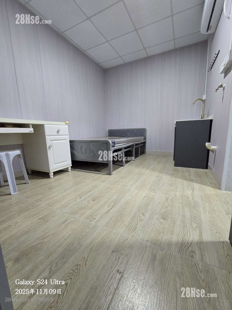 Village Rental Studio , 1 Bathroom 120 ft²