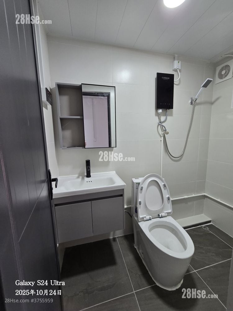 Village Rental Studio , 1 Bathroom 120 ft²