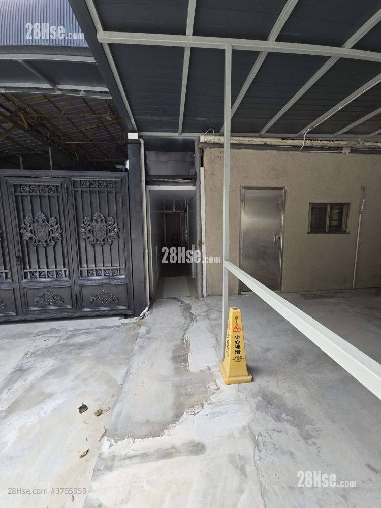 Village Rental Studio , 1 Bathroom 120 ft²