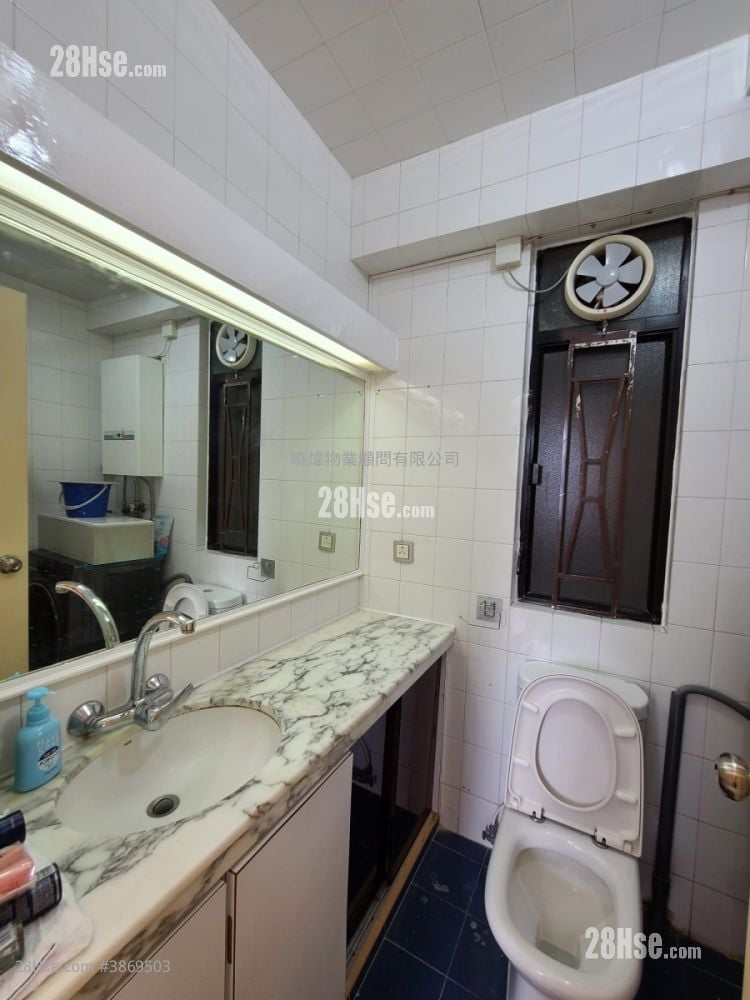 Kornhill Rental 2 Bedrooms , 1 Bathroom 529 ft²