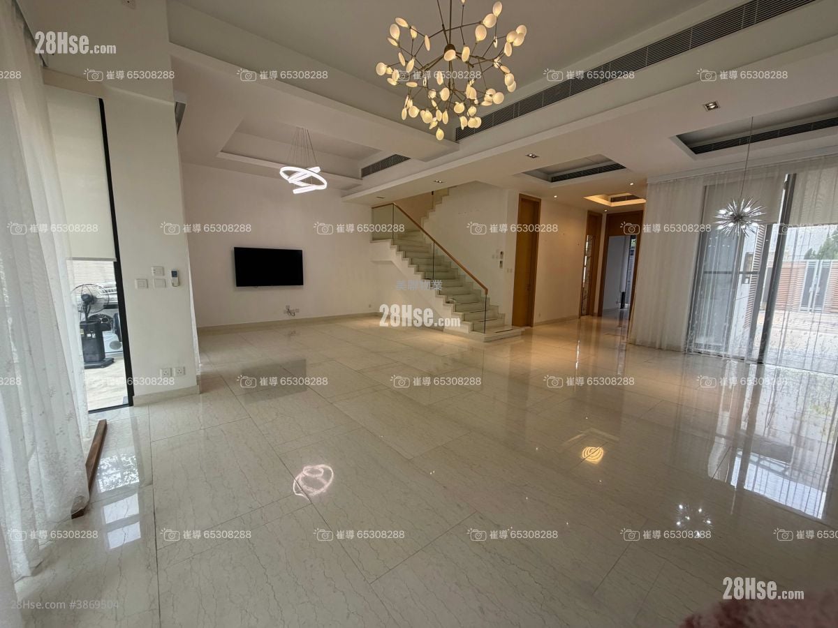 Valais Rental 5+ Bedrooms , 4 Bathrooms 2,454 ft²