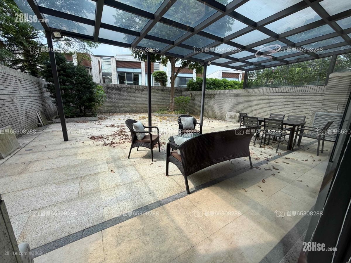 Valais Rental 5+ Bedrooms , 4 Bathrooms 2,454 ft²