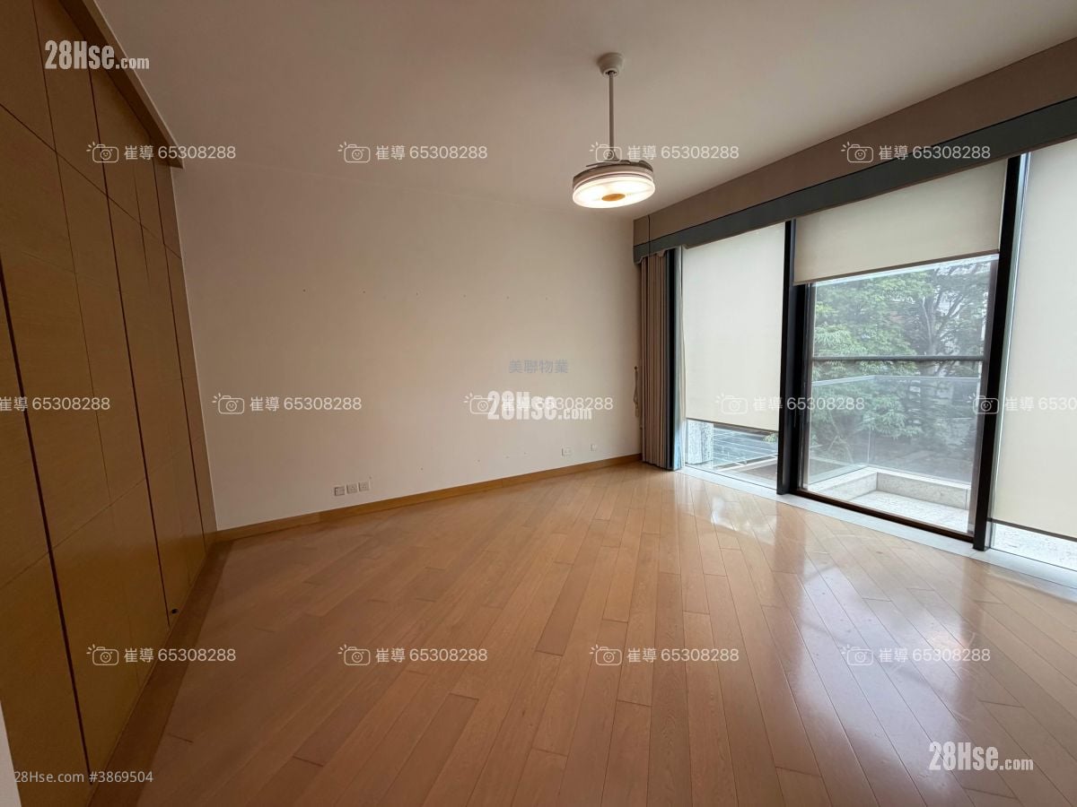 Valais Rental 5+ Bedrooms , 4 Bathrooms 2,454 ft²