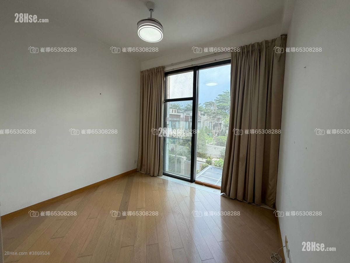 Valais Rental 5+ Bedrooms , 4 Bathrooms 2,454 ft²