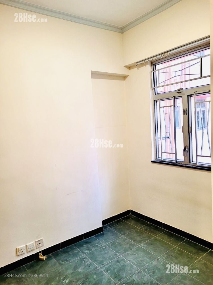 Wai King Building Sell 3 Bedrooms , 1 Bathroom 378 ft²