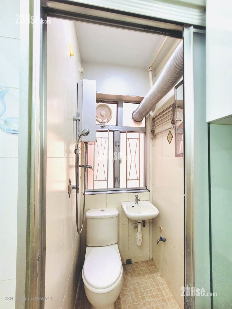 Wai King Building Sell 3 Bedrooms , 1 Bathroom 378 ft²