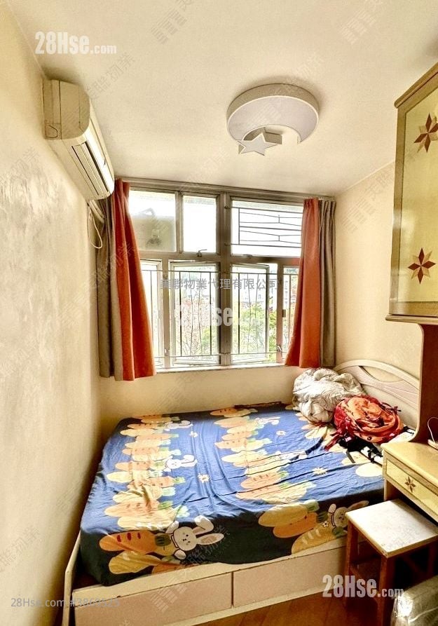 King Shing Court Sell 3 Bedrooms 606 ft²
