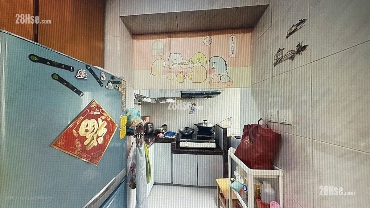 King Shing Court Sell 3 Bedrooms 606 ft²