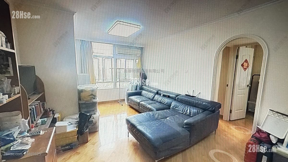 King Shing Court Sell 3 Bedrooms 606 ft²