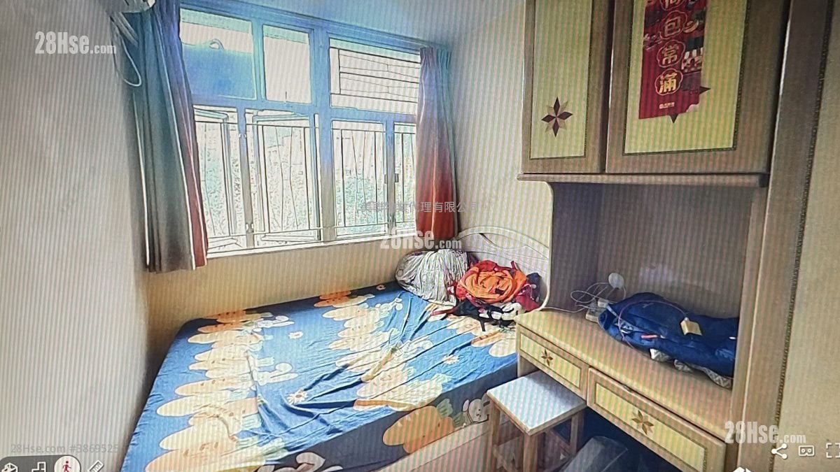 King Shing Court Sell 3 Bedrooms 606 ft²