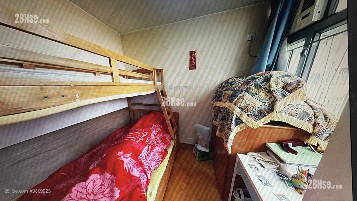 King Shing Court Sell 3 Bedrooms 606 ft²