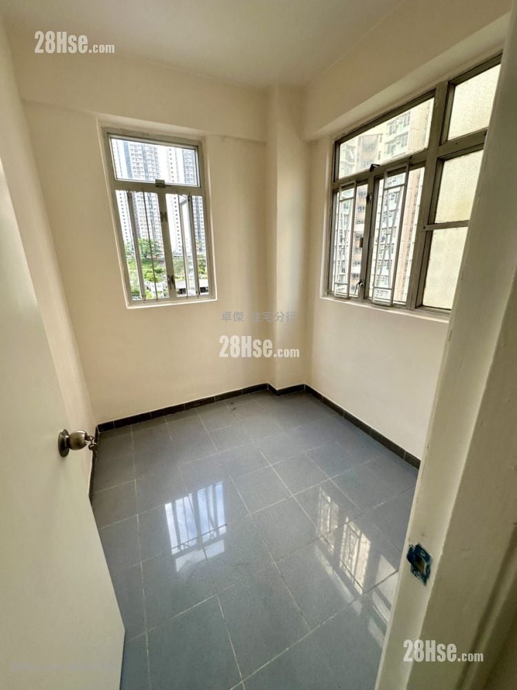 Hoover Court Rental 2 Bedrooms , 1 Bathroom 290 ft²