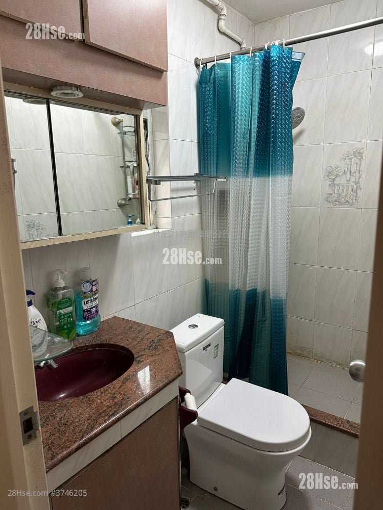 King Shing Court Sell 3 Bedrooms , 1 Bathroom 606 ft²