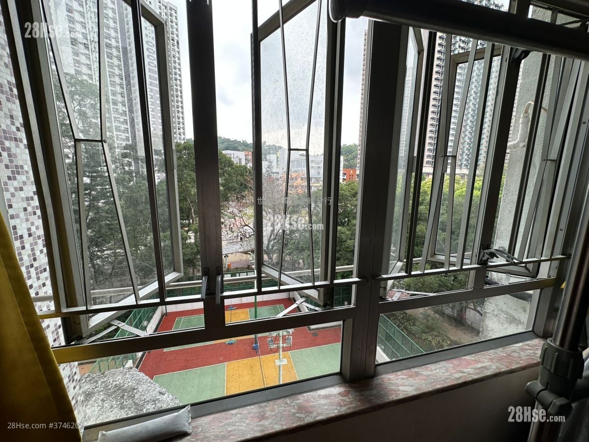 King Shing Court Sell 3 Bedrooms , 1 Bathroom 606 ft²