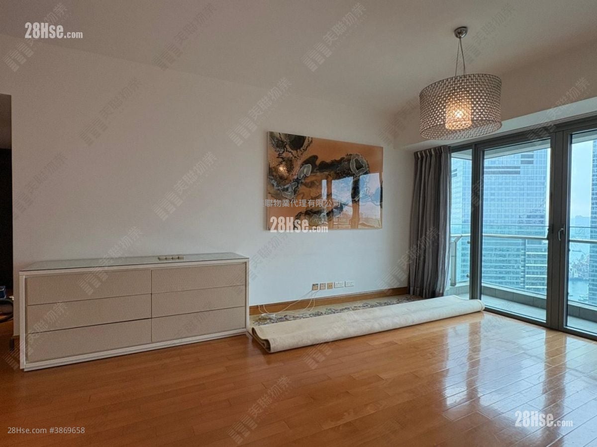 The Harbourside Rental 3 Bedrooms 1,068 ft²