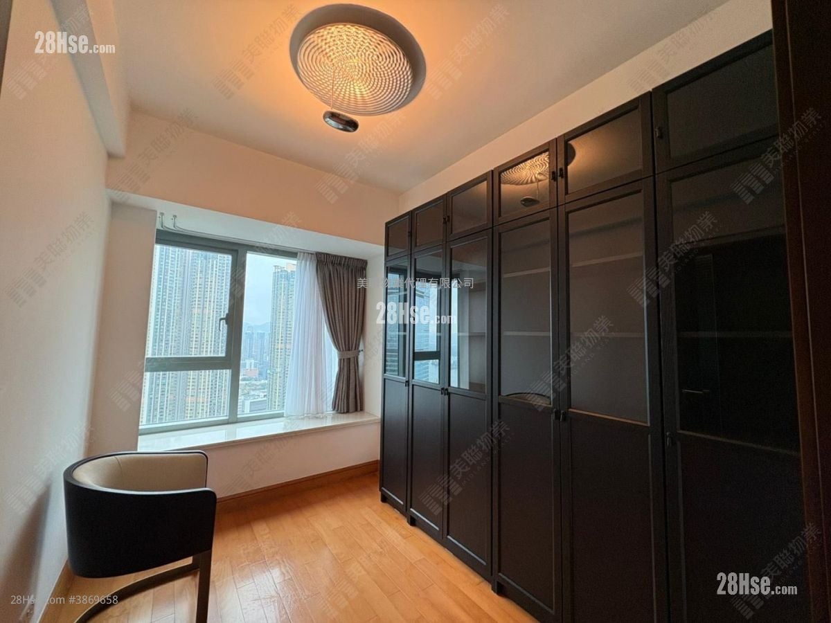 The Harbourside Rental 3 Bedrooms 1,068 ft²