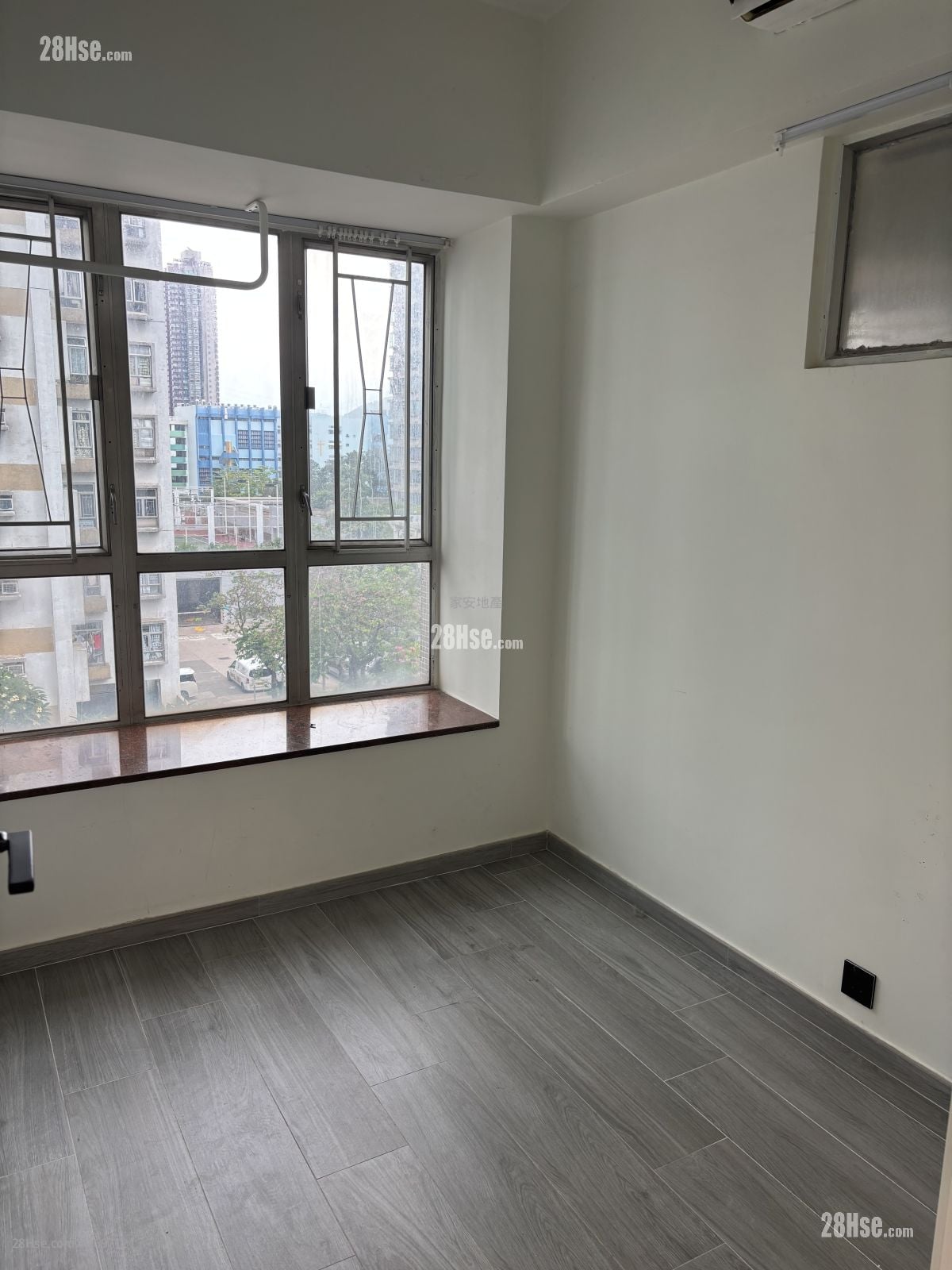 Champion Building Sell 2 Bedrooms , 1 Bathroom 329 ft²