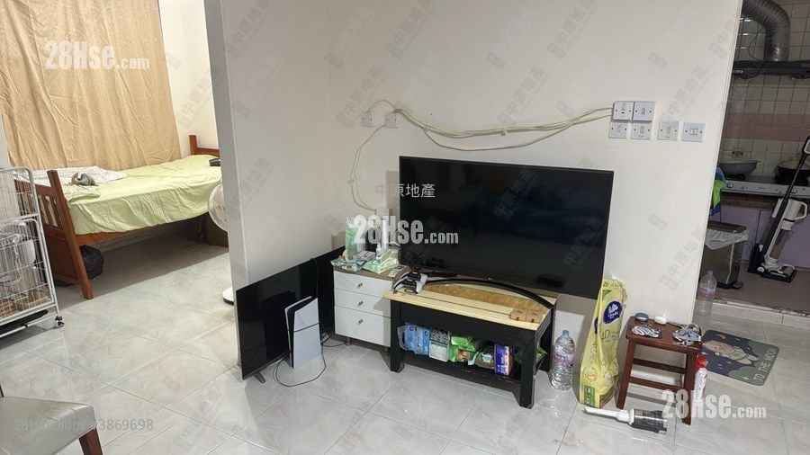 Yuk Ming Court Sell 440 ft²