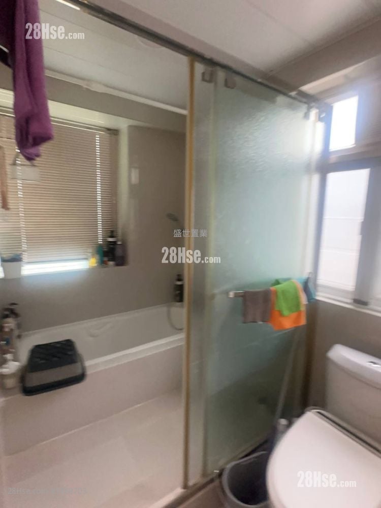Richmond Villa Sell 4 Bedrooms , 2 Bathrooms 1,400 ft²