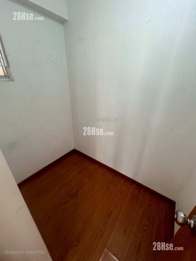 Tsing Yi Garden Sell 3 Bedrooms , 2 Bathrooms 547 ft²