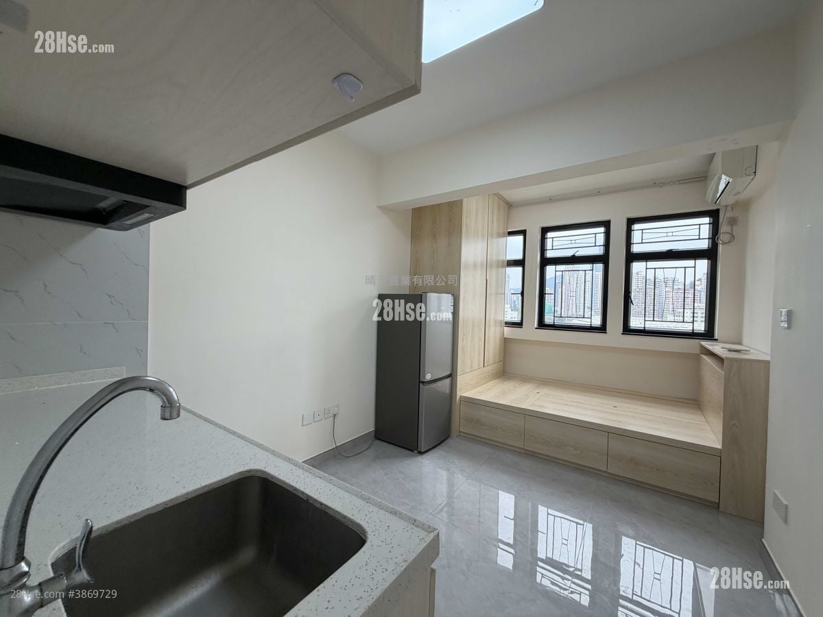 Man Wai Building Rental Studio , 1 Bathroom 180 ft²