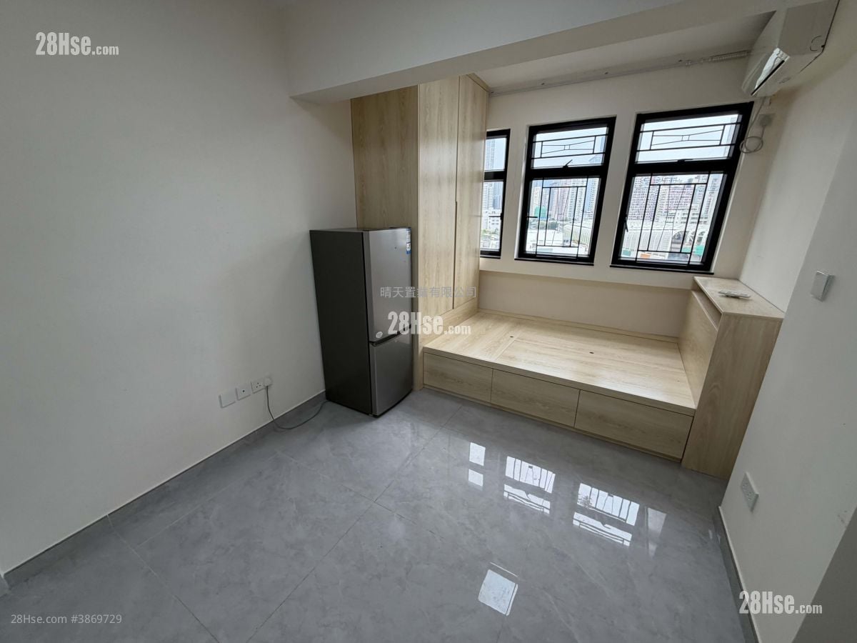 Man Wai Building Rental Studio , 1 Bathroom 180 ft²