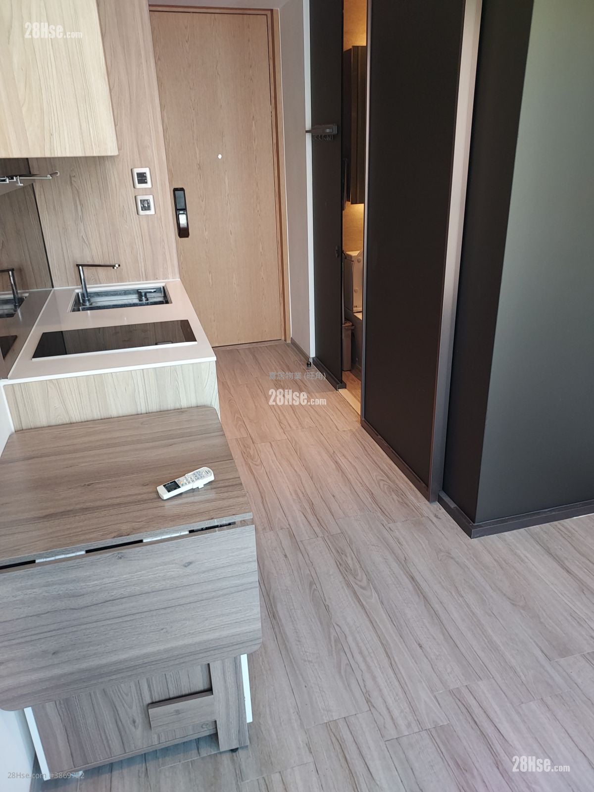 Seven Victory Avenue Rental Studio , 1 Bathroom 180 ft²