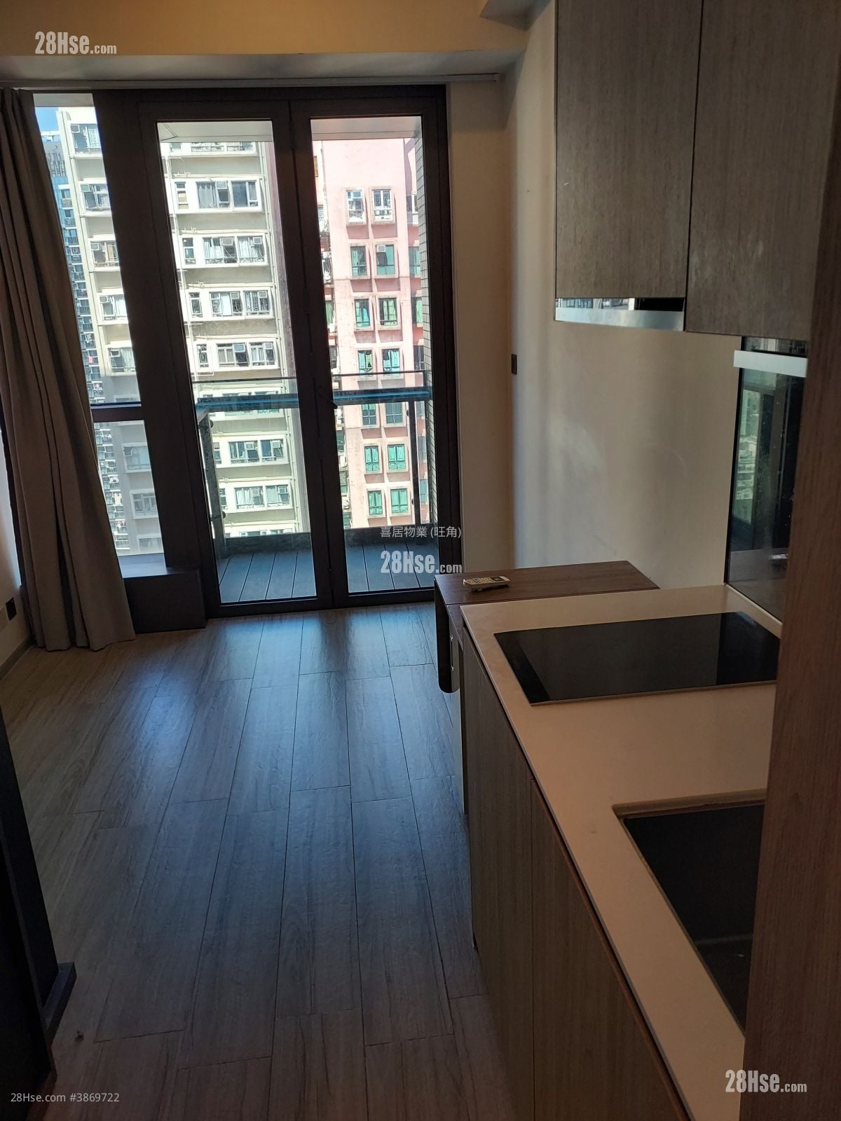 Seven Victory Avenue Rental Studio , 1 Bathroom 180 ft²