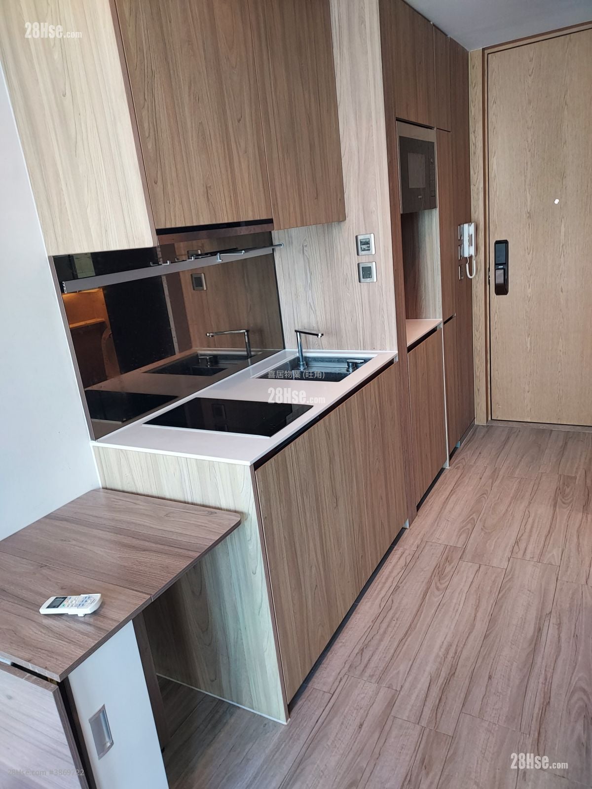 Seven Victory Avenue Rental Studio , 1 Bathroom 180 ft²