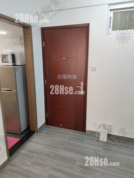 United Building Sell 2 Bedrooms 296 ft²