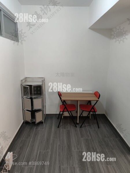 United Building Sell 2 Bedrooms 296 ft²