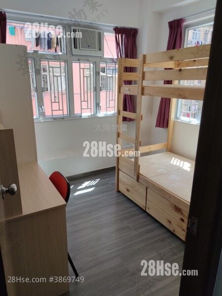 United Building Sell 2 Bedrooms 296 ft²