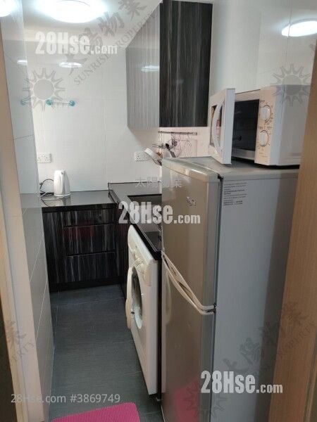 United Building Sell 2 Bedrooms 296 ft²