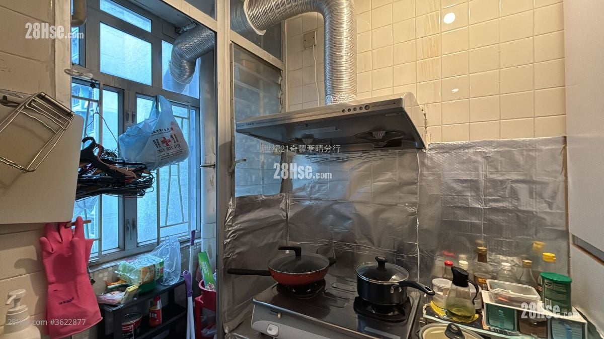 Ka Shing Court Sell 3 Bedrooms , 1 Bathroom 603 ft²