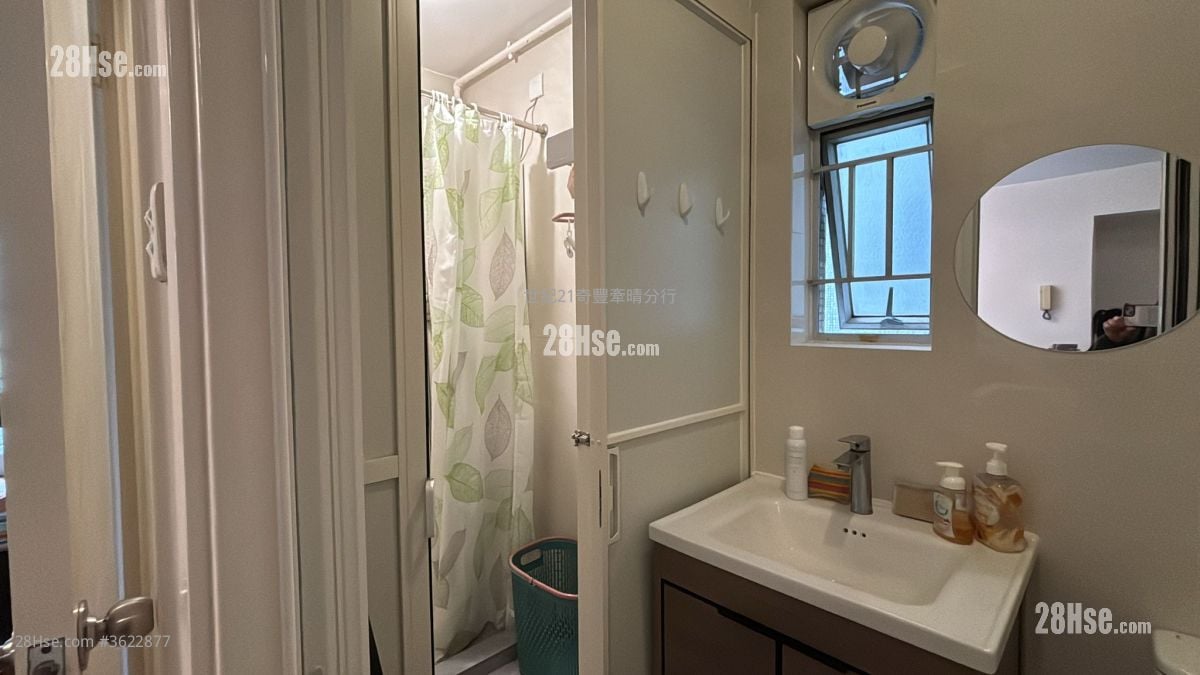 Ka Shing Court Sell 3 Bedrooms , 1 Bathroom 603 ft²