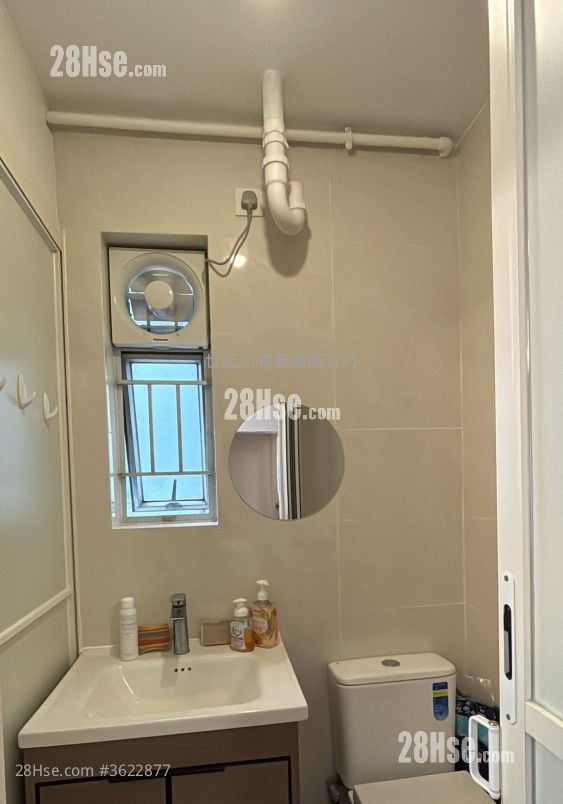 Ka Shing Court Sell 3 Bedrooms , 1 Bathroom 603 ft²