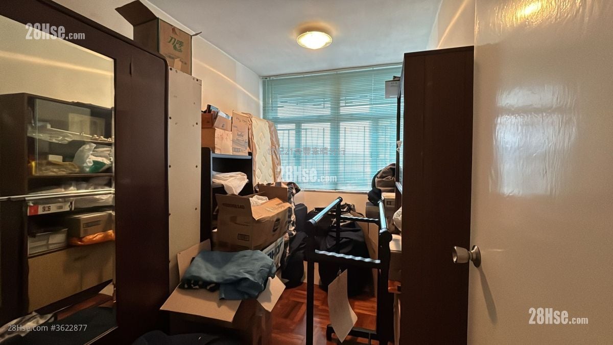 Ka Shing Court Sell 3 Bedrooms , 1 Bathroom 603 ft²