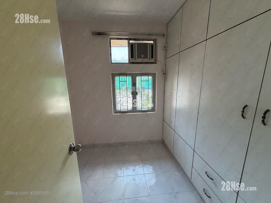 Siu Hong Court Sell 2 Bedrooms 466 ft²