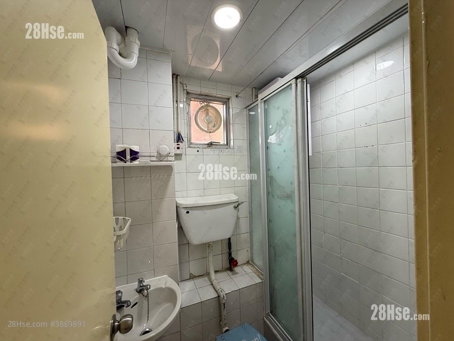 Siu Hong Court Sell 2 Bedrooms 466 ft²