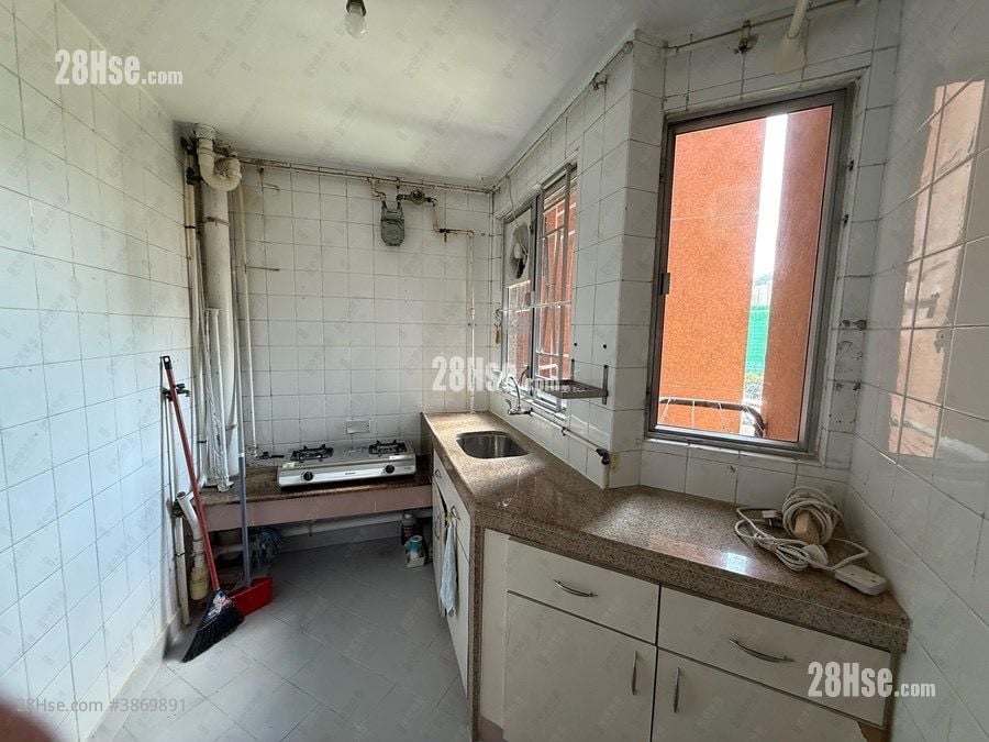 Siu Hong Court Sell 2 Bedrooms 466 ft²