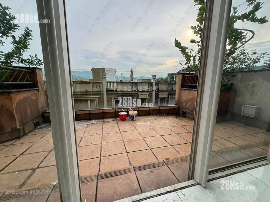 The Beverly Hills Sell 4 Bedrooms 1,606 ft²