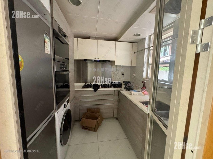 The Beverly Hills Sell 4 Bedrooms 1,606 ft²