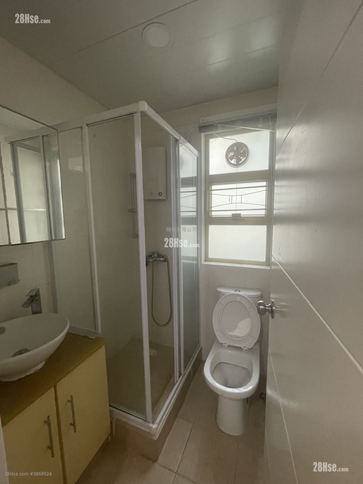Village Rental 3 Bedrooms , 1 Bathroom 700 ft²