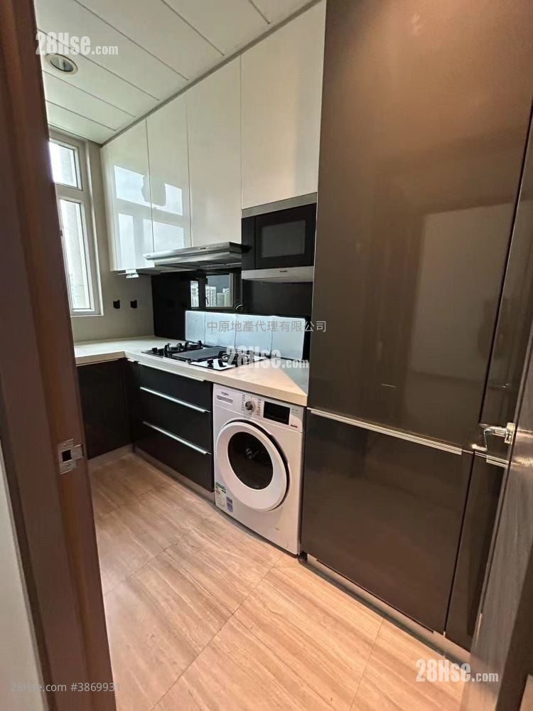 The Sparkle Sell 2 Bedrooms 511 ft²