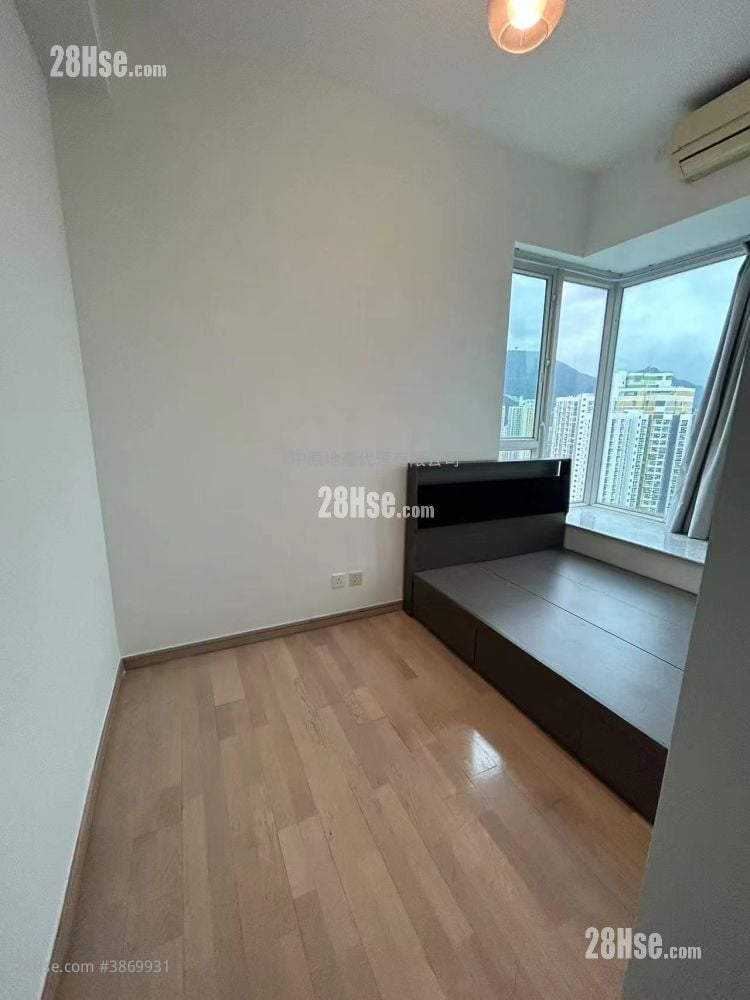 The Sparkle Sell 2 Bedrooms 511 ft²