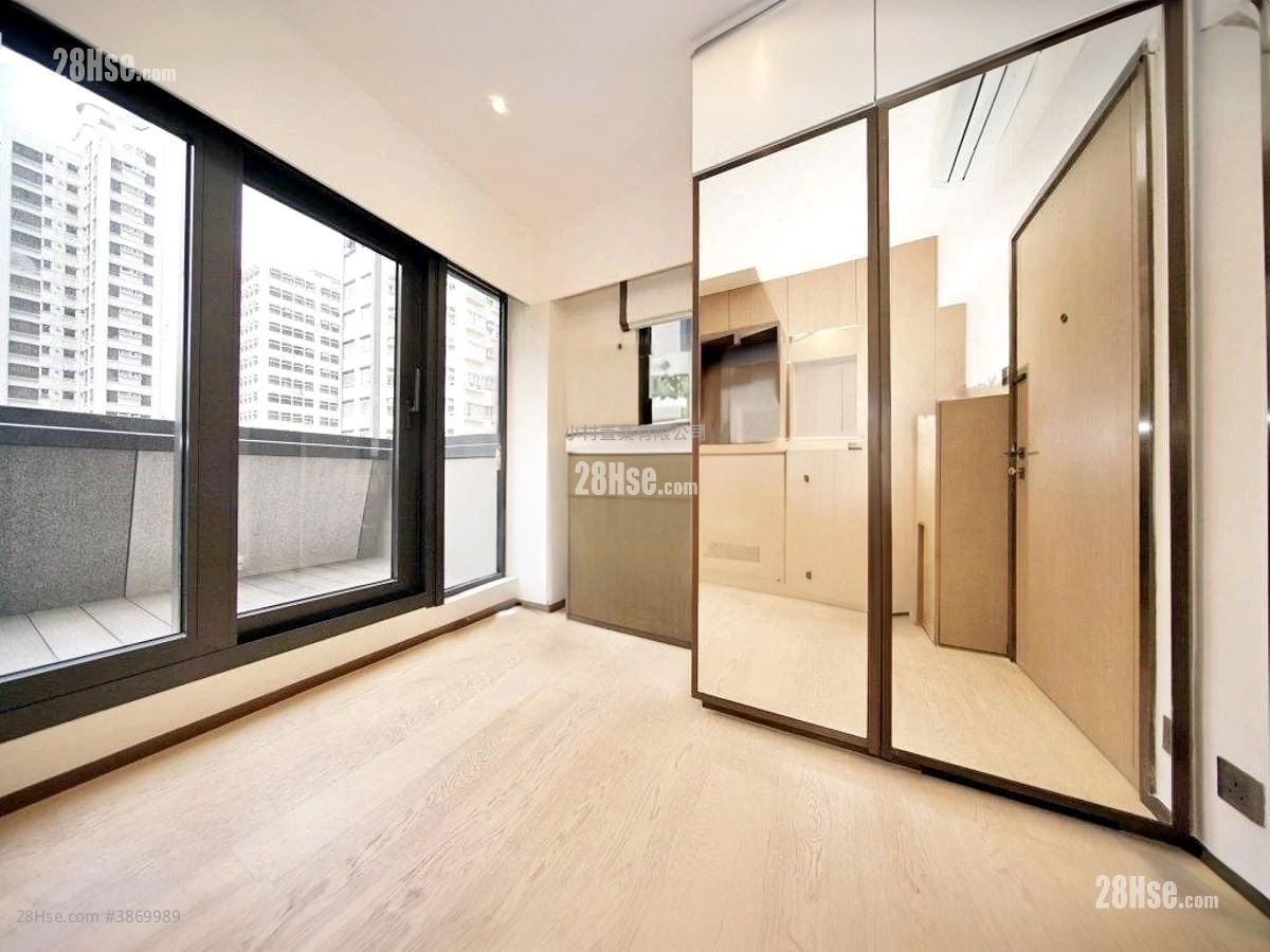 master room: Star Studios Rental Studio , 1 Bathroom 142 ft²